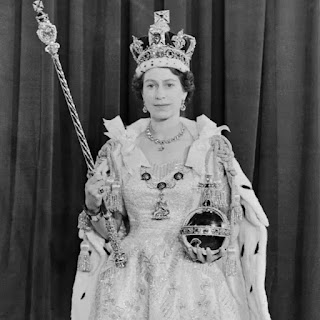 02 de Junho: Isabel II é coroada rainha do Reino Unido